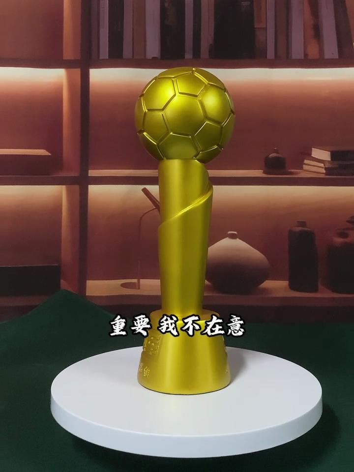 包含冠军奖杯唾手可得，谁能夺得冠军？的词条
