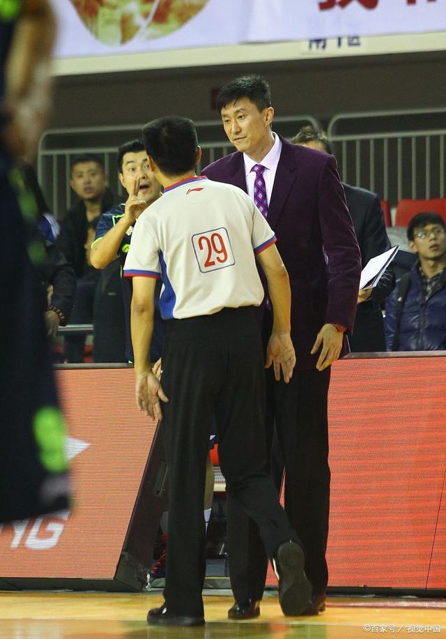 包含广东宏远队遭遇福建队，胜算差距不容小视的词条