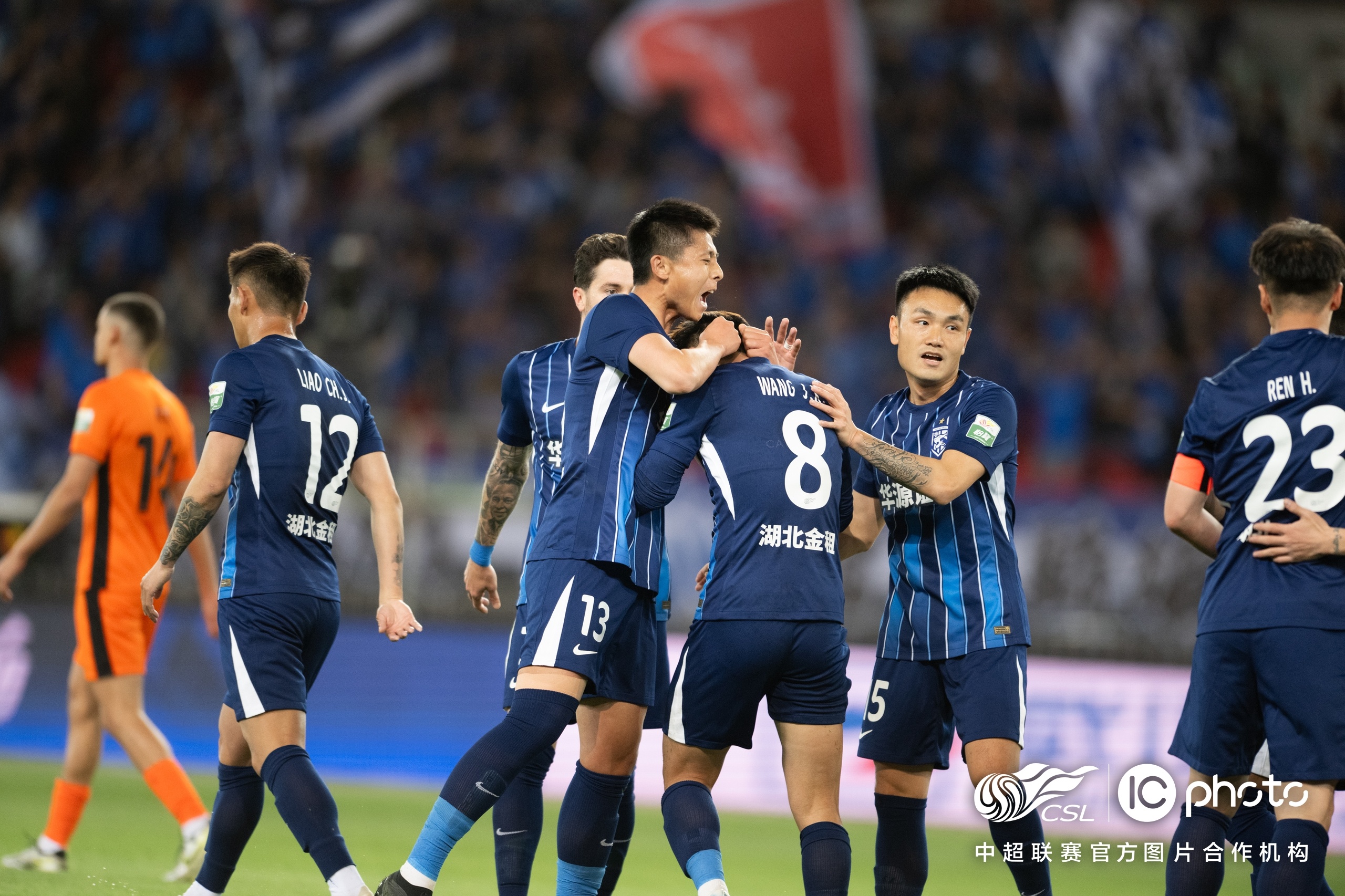江苏苏宁迎战广州富力，力争取得联赛首胜